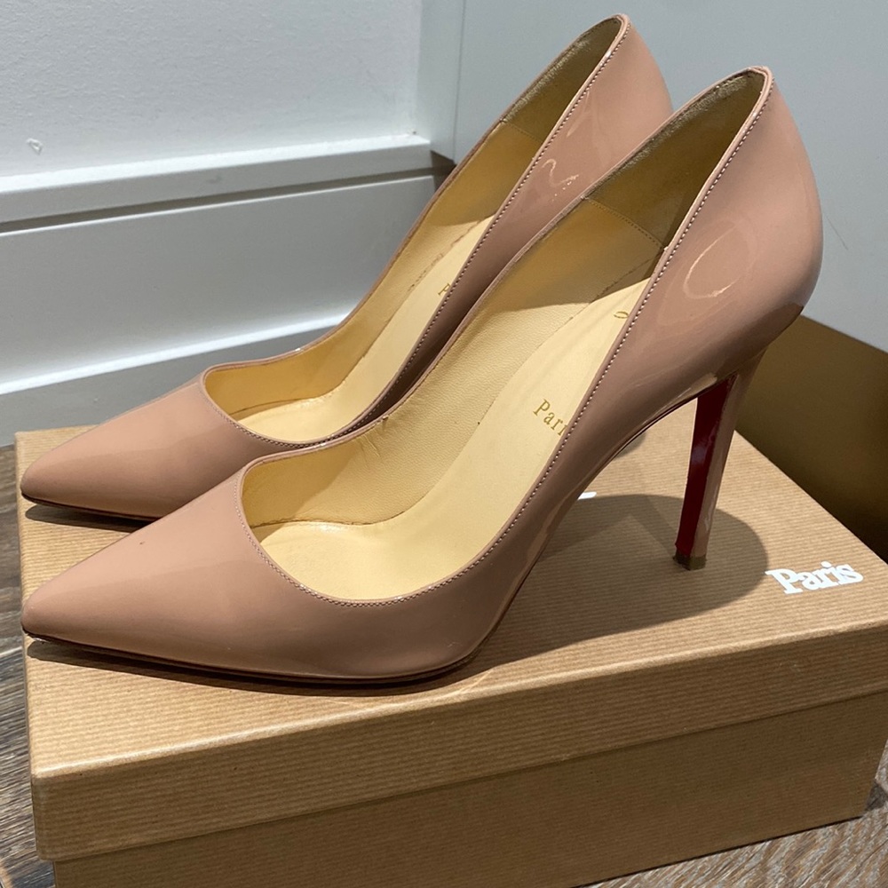 Like new! Nude patent Pigalle 100 patent PK20 Louboutin heels - size 39.5!